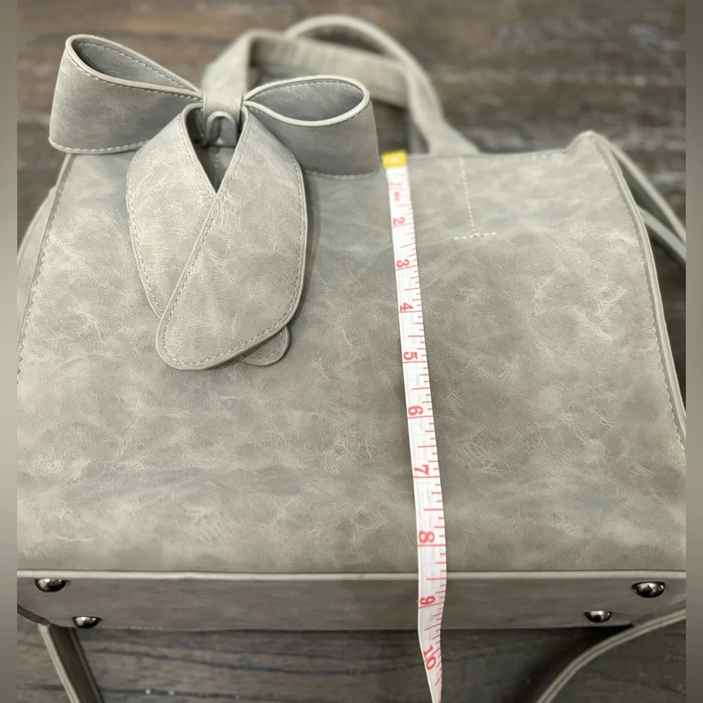 EUC Gray crossbody purse with bow - Picture 7 of 7